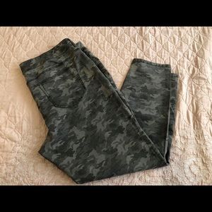 Plus size camo pant